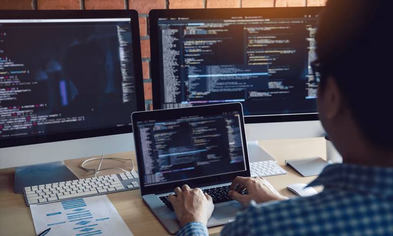 数据科学选型：R与Python如何赋能无极县网站建设？